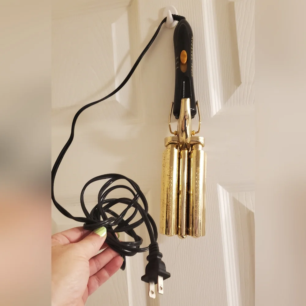 Gold Triple Barrel Hair Waver - Picture 3 of 3